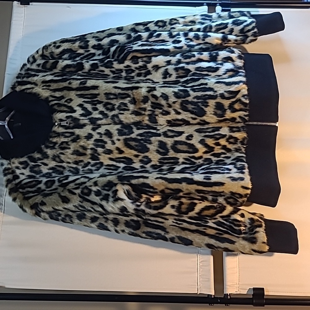 Love Token Tan Faux Fur Cheetah Bomber Jacket sz.L